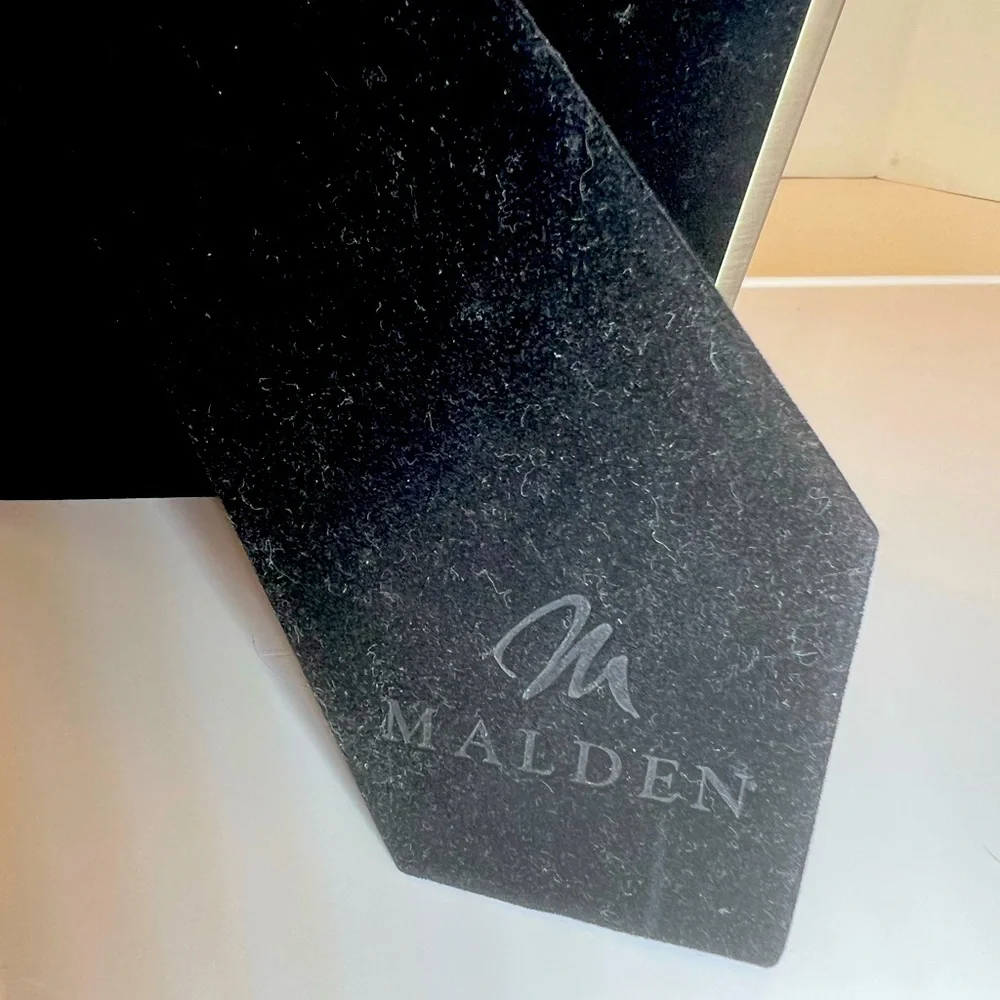 Elegant Silver Decorative Tabletop Photo Frame which Fits 5 x 7 Photo by Malden